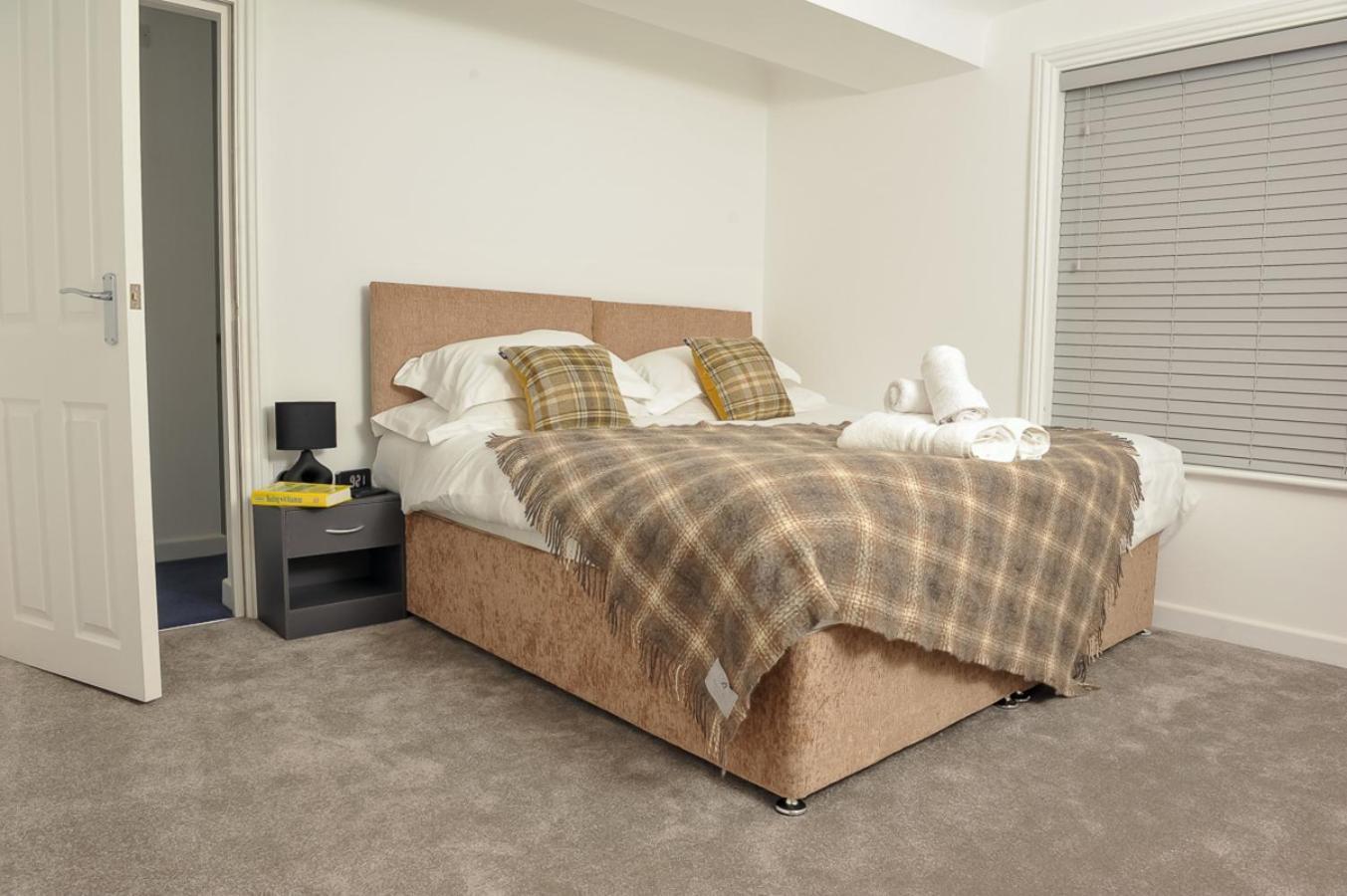 Select Sa - Queens Terrace * Ридинг